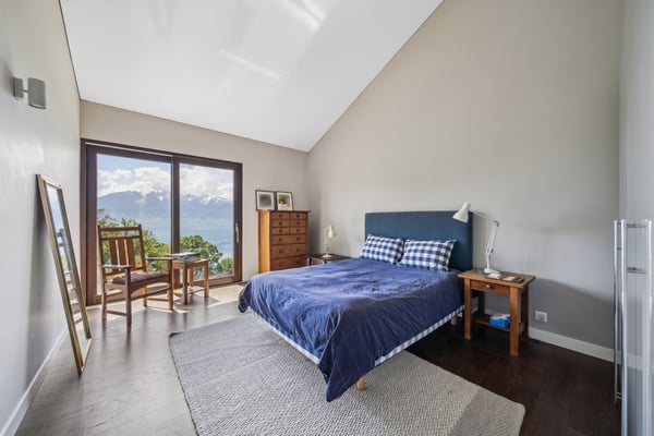 Unique - Design contemporain entre ciel et lac 9