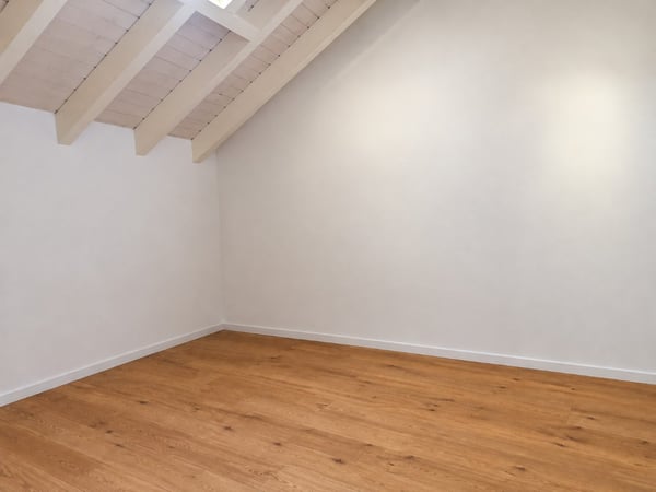 Dernier étage, espace & lumière pour ce 4 1/2 pièces ! 7