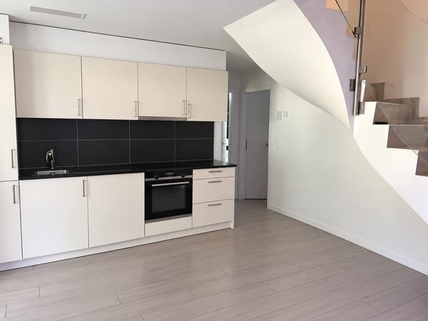 Dernier étage, espace & lumière pour ce 4 1/2 pièces ! 4