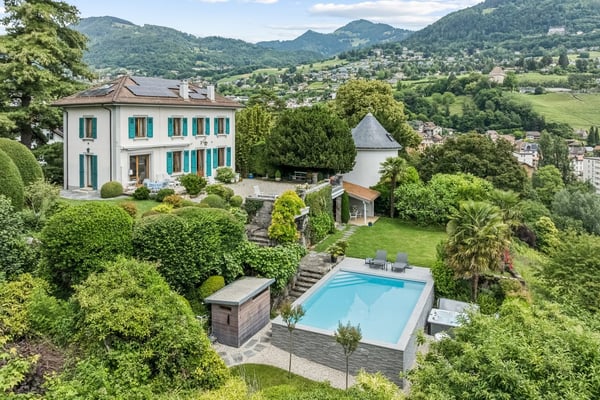 Extraordinaire demeure du 18ème siècle sur la Commune de Montreux 1
