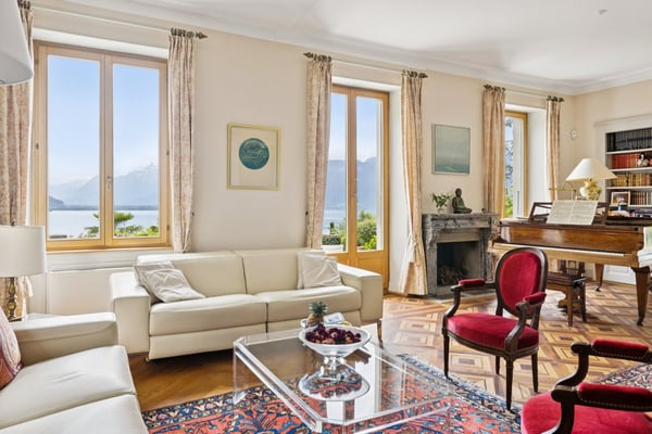 Extraordinaire demeure du 18ème siècle sur la Commune de Montreux 12