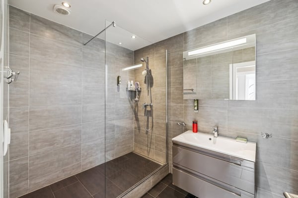 Vue sur les châteaux de Sion, au coeur de Gravelone. 7