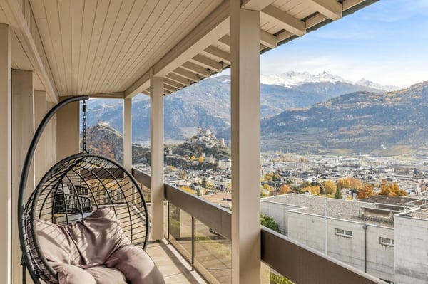 Vue sur les châteaux de Sion, au coeur de Gravelone. 1