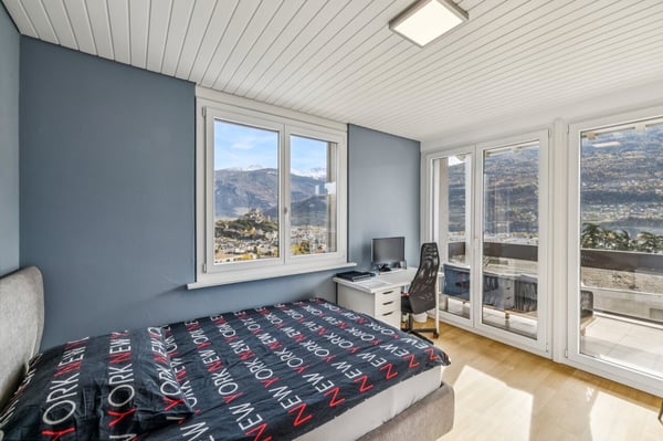 Vue sur les châteaux de Sion, au coeur de Gravelone. 6