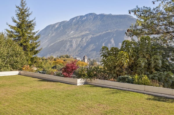 Élégante villa avec vue panoramique et studio indépendant 11