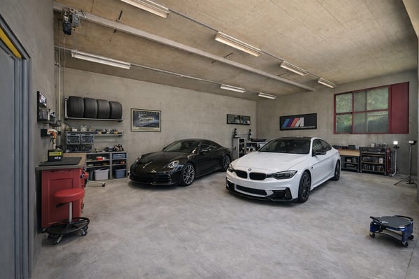 Grand propriété avec garage et ateliers 10