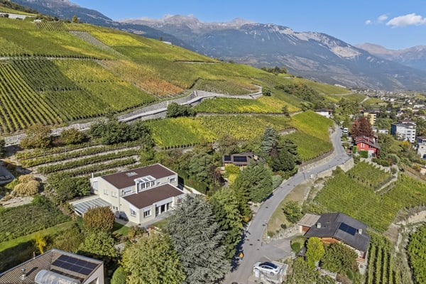 Élégante villa avec vue panoramique et studio indépendant 12