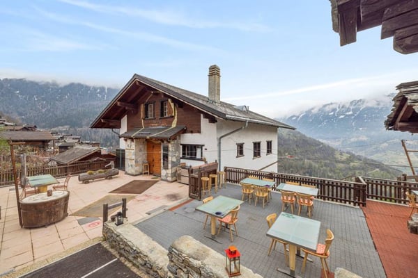 Appartement ou projet au centre de Mase avec vaste terrasse 12