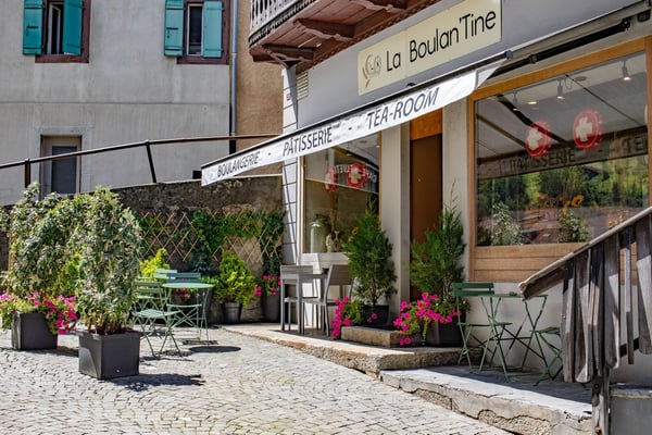 Au coeur du village, comprenant un commerce, laboratoire et appartemen 7