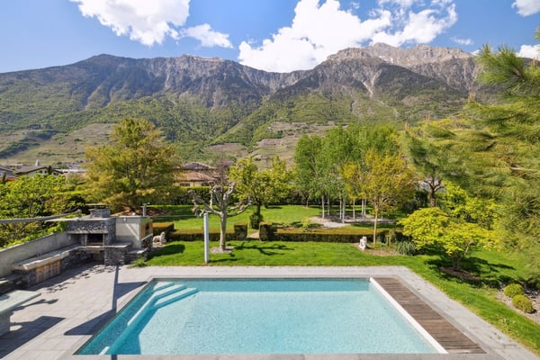 Villa exclusive avec piscine, volumes généreux et cadre idyllique