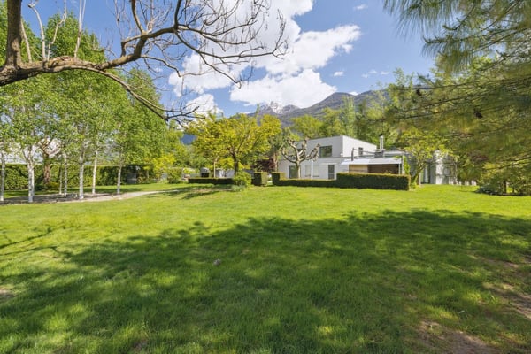 Villa exclusive avec piscine, volumes généreux et cadre idyllique 3