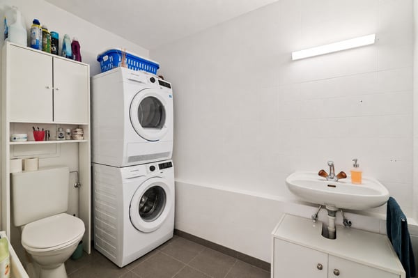 Appartement de 2.5 pces traversant avec deux salles de bains 9