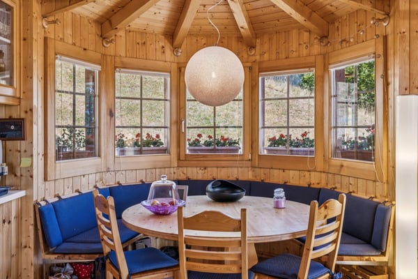 Chalet de charme avec espace bien-être et vue spectaculaire 5