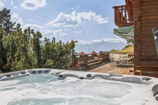 Chalet de charme avec espace bien-être et vue spectaculaire 2