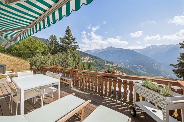 Chalet de charme avec espace bien-être et vue spectaculaire 3