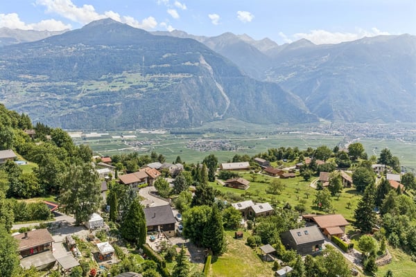 Villa jumelée dans un cadre verdoyant. 3