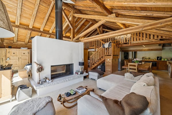 Charmant hameau de la commune de Liddes, bénéficie d'un cadre paisible