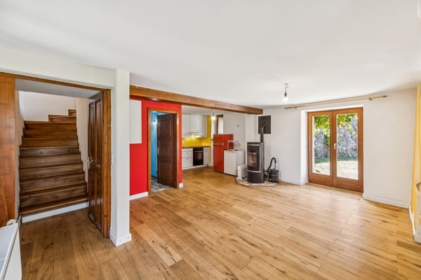 Maison de caractère dans un environnement naturel avec vue dégagée 6