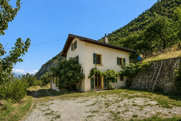 Maison de caractère dans un environnement naturel avec vue dégagée