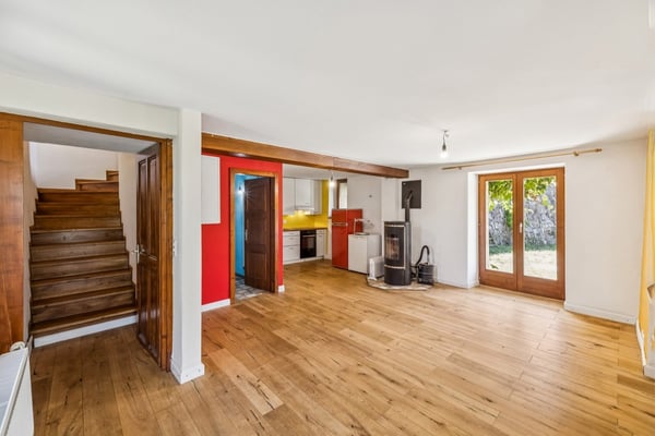 Maison de caractère dans un environnement naturel avec vue dégagée 6