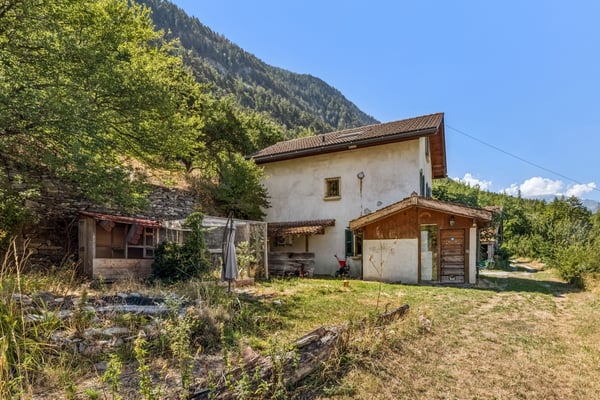 Maison de caractère dans un environnement naturel avec vue dégagée 2