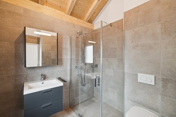 Appartement en attique de 5,5 pièces avec 2 balcons à Epinassey 9