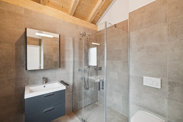 Appartement en attique de 5,5 pièces avec 2 balcons à Epinassey 9