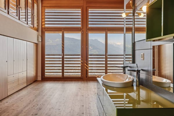 Villa avec annexe indépendante en dominance sur la plaine. 5
