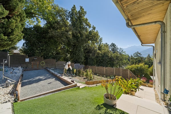 Villa individuelle avec piscine et beaux extérieurs 13