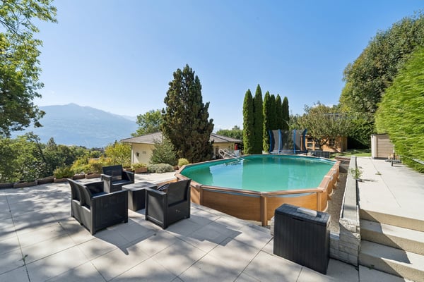 Villa individuelle avec piscine et beaux extérieurs 1