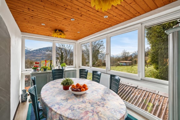 Villa individuelle avec piscine et beaux extérieurs 4