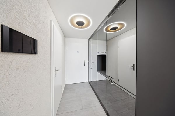 Charmant appartement de 3,5 pièces avec cuisine et salle de bains, lum 8