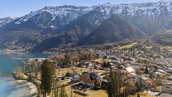 Duplex 9.5 pièces avec vue imprenable sur le lac de Brienz 2