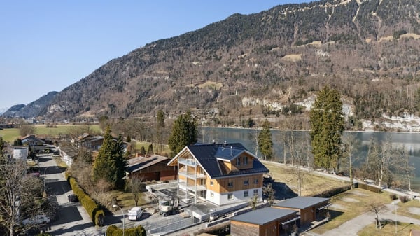 Duplex 6.5 pièces avec vue imprenable sur le lac de Brienz 1