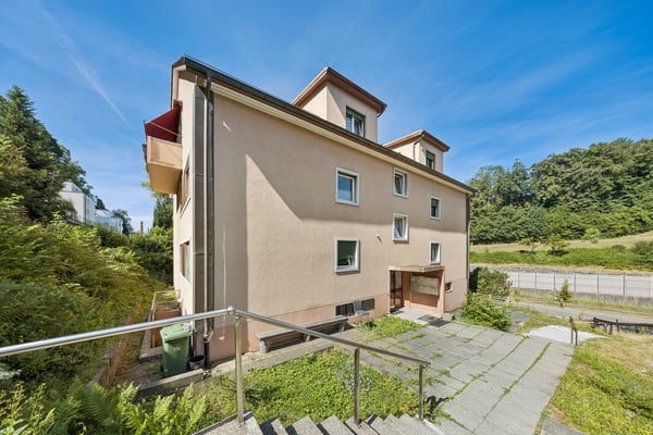 Immeuble de rendement de 8 logements entièrement loué, offrant un rend 7