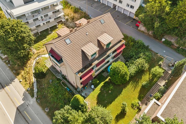 Immeuble de rendement de 8 logements entièrement loué, offrant un rend 8