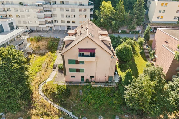 Immeuble de rendement de 8 logements entièrement loué, offrant un rend 6