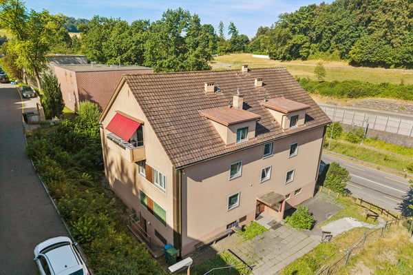 Immeuble de rendement de 8 logements entièrement loué, offrant un rend 10