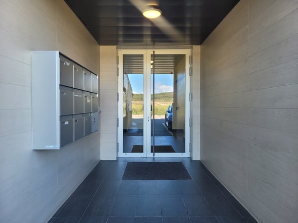SATIGNY - Bureau de 98 m2 PPE au 1er étage d'un immeuble commercial 2