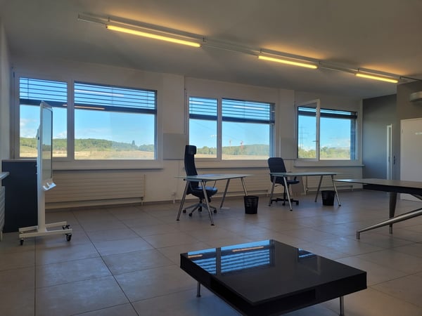 SATIGNY - Bureau de 98 m2 PPE au 1er étage d'un immeuble commercial 7