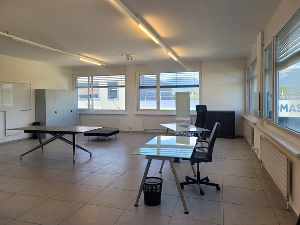 SATIGNY - Bureau de 98 m2 PPE au 1er étage d'un immeuble commercial 5