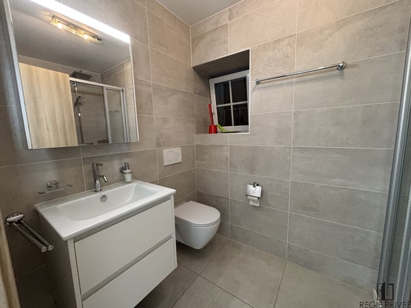 Grand studio avec terrasse à Gilly 6