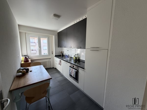 Appartement de 2.5 pièces au 2ème étage avec balcon 3
