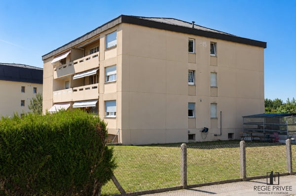Charmant 2.5 pièces dans un cadre verdoyant 9