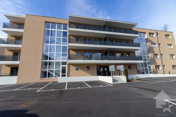 Appt 3.5 pces de 105 m2 avec terrasse et pelouse 3