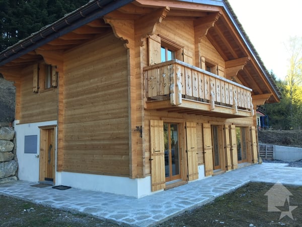 Chalet de 5.5 pièces sur plan, calme, ensoleillé, belle vue 2