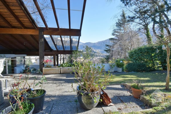 Magnifique propriété entourée de verdure, spacieuse et au calme 2