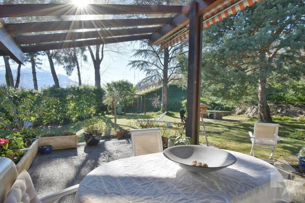 Magnifique propriété entourée de verdure, spacieuse et au calme 3