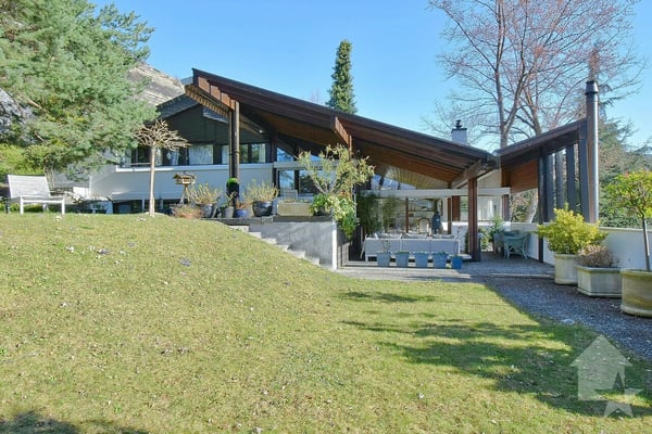 Magnifique propriété entourée de verdure, spacieuse et au calme 4