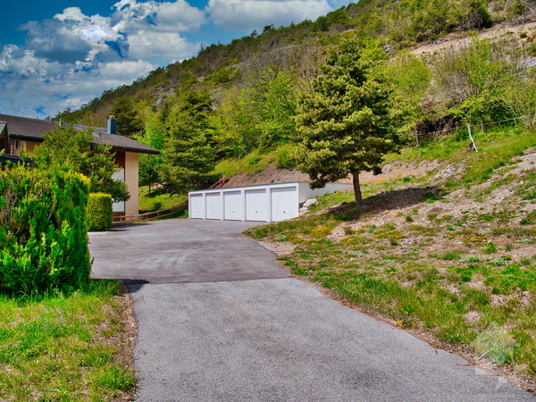 1 garage box à vendre à 1 km au-dessus de Varen 3